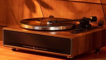 cyber monday vinyl record player and turntable deals